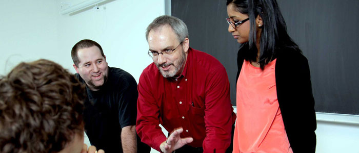 I-heart-DC-excellent-internship-opportunities Staff and faculy interact at Durham College